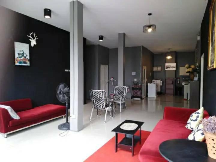 Iris Hostel Чиангмай Экстерьер фото