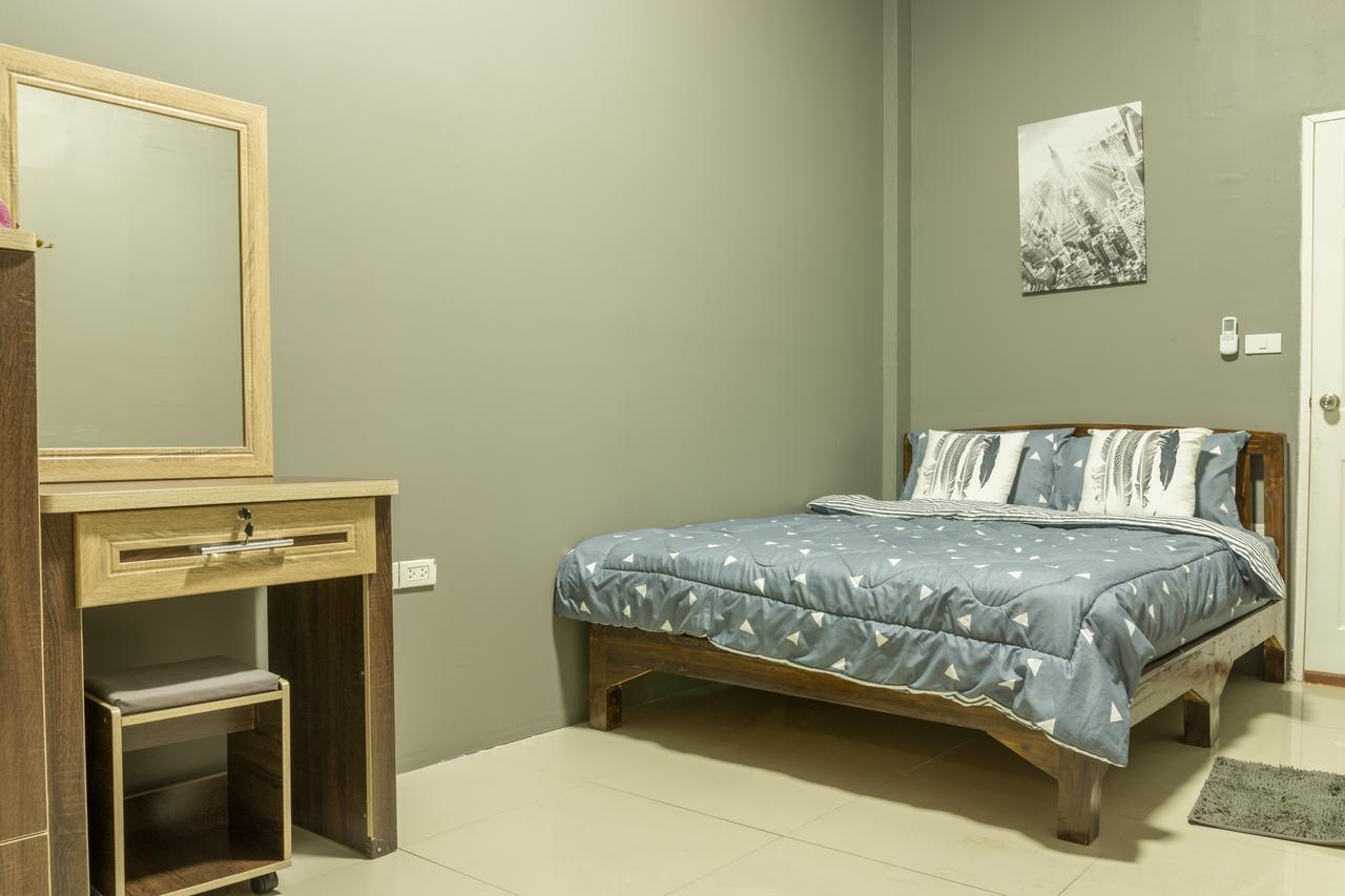 Iris Hostel Чиангмай Экстерьер фото