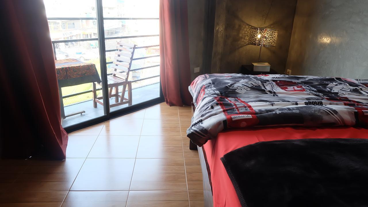 Iris Hostel Чиангмай Экстерьер фото