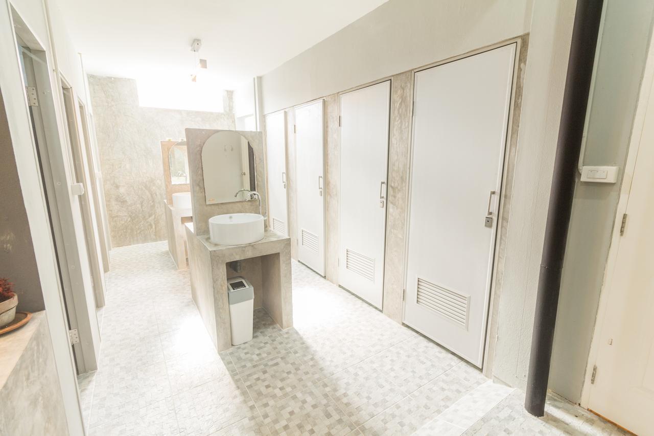 Iris Hostel Чиангмай Экстерьер фото