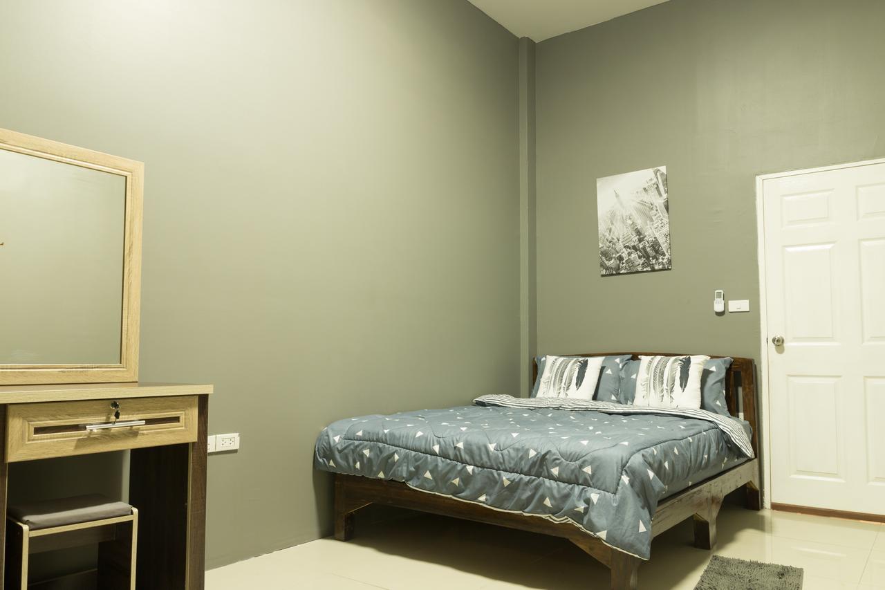 Iris Hostel Чиангмай Экстерьер фото