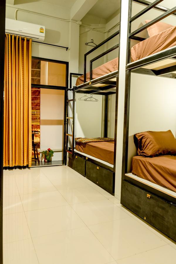 Iris Hostel Чиангмай Экстерьер фото