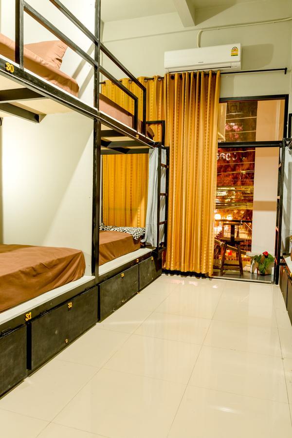 Iris Hostel Чиангмай Экстерьер фото