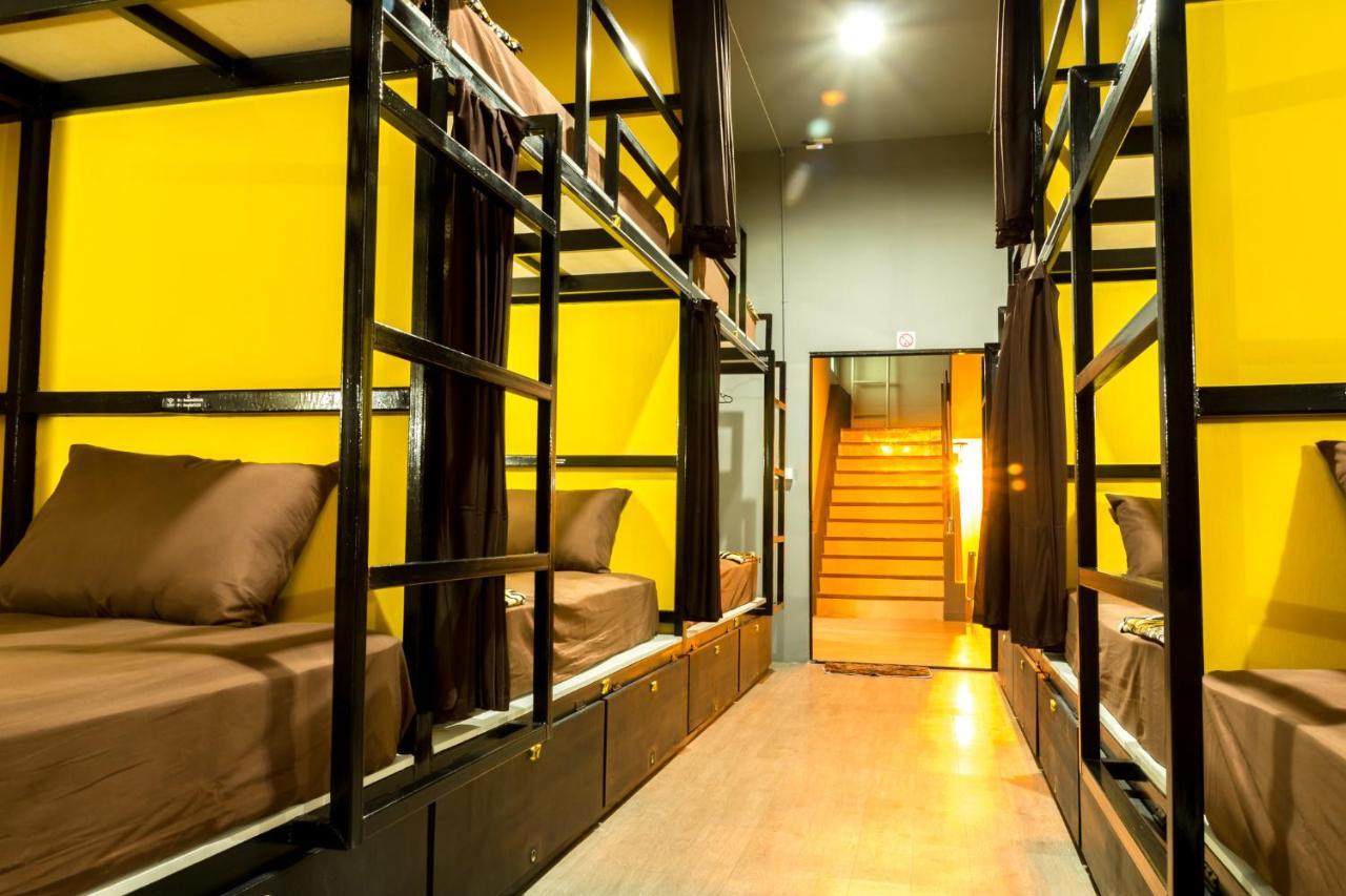 Iris Hostel Чиангмай Экстерьер фото