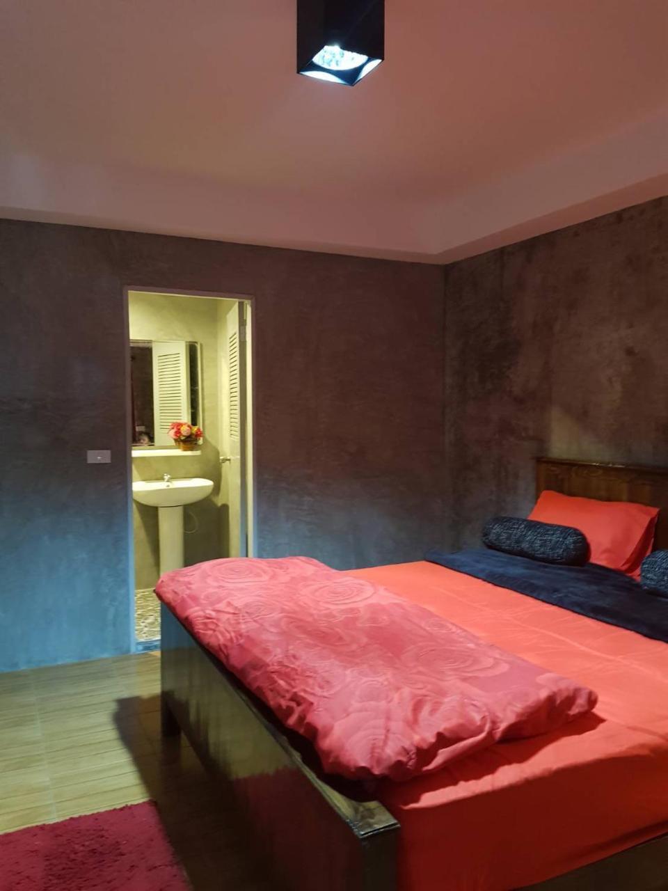Iris Hostel Чиангмай Экстерьер фото